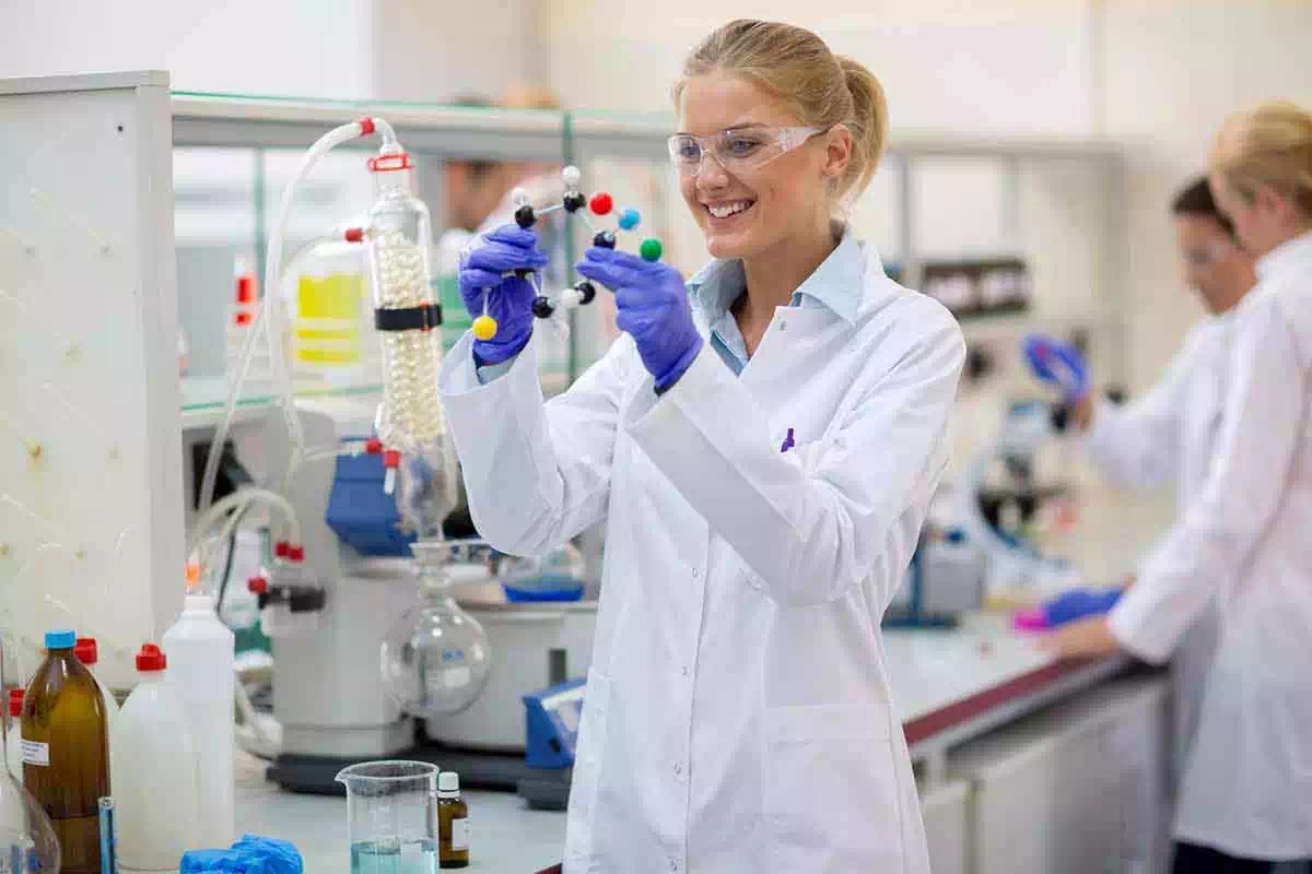 Chercheur en chimie : tout savoir sur le recrutement !