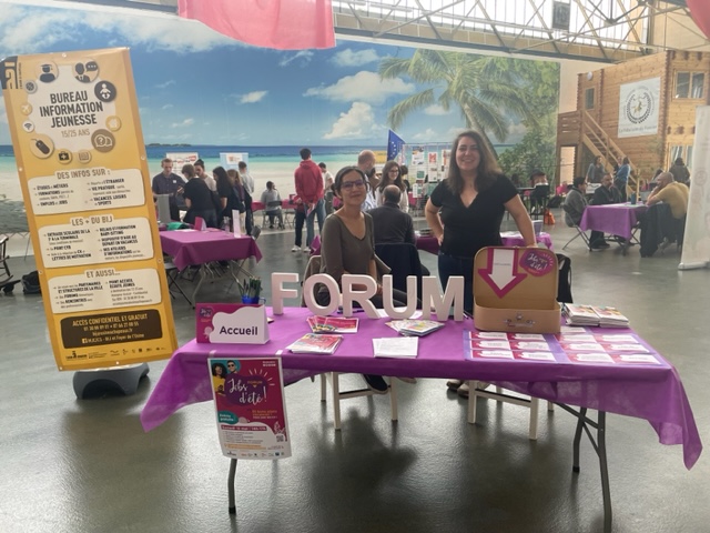 des conseillères à un forum des Yvelines