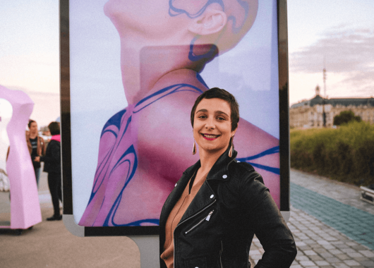 Mathilde a participé à une exposition mettant en avant le parcours de jeunes femmes touchées par le cancer du sein.