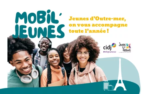 5 jeunes d'outre-mer sont souriants et prêts au départ vers Paris