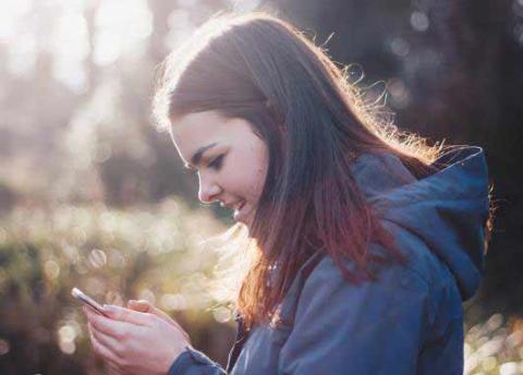 Smartphones, tablettes, réseaux sociaux : à consommer avec modération !