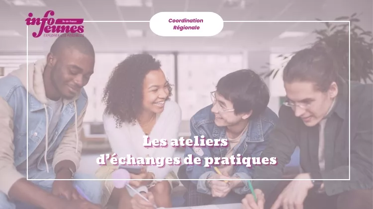 Des professionnels échangent entre eux en réunion